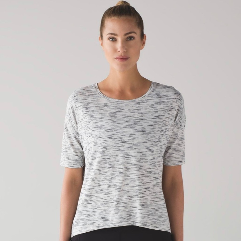 lululemon run it out tee (color: tiger space dye black white, size: 4)